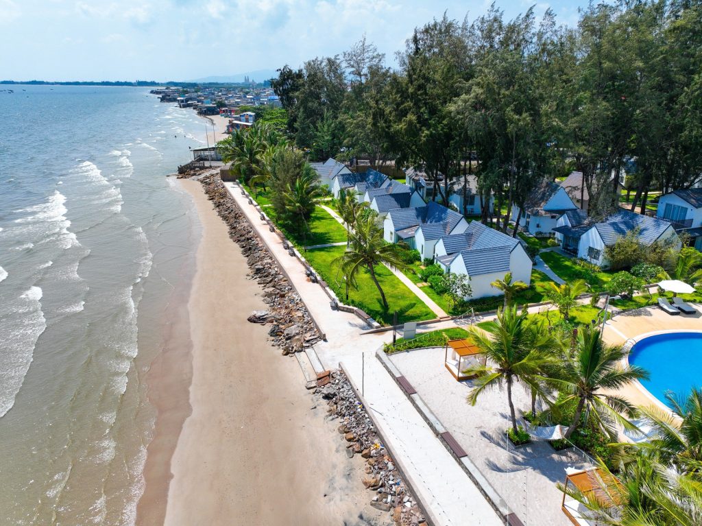 Nép mình bên bãi biển yên bình, Palace Long Hai Resort gồm 58 bungalow riêng tư, mang đến kỳ nghỉ lý tưởng cho du khách